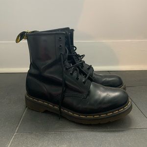 Women’s Dr. Marten’s 1460 smooth  size 9